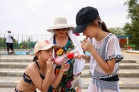 Детские клубы весело провели время