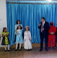 Юные таланты Центра творчества зажгли огни на ёлке Главы администрации