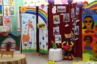 Венок дружбы расцвёл в выставочном зале Центра творчества